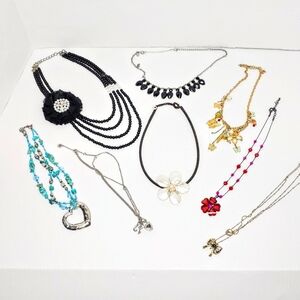 Set of 8 fashion necklaces.